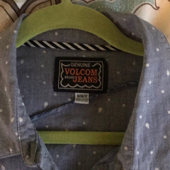 Button-Up Shirt - Picture 2 of 4